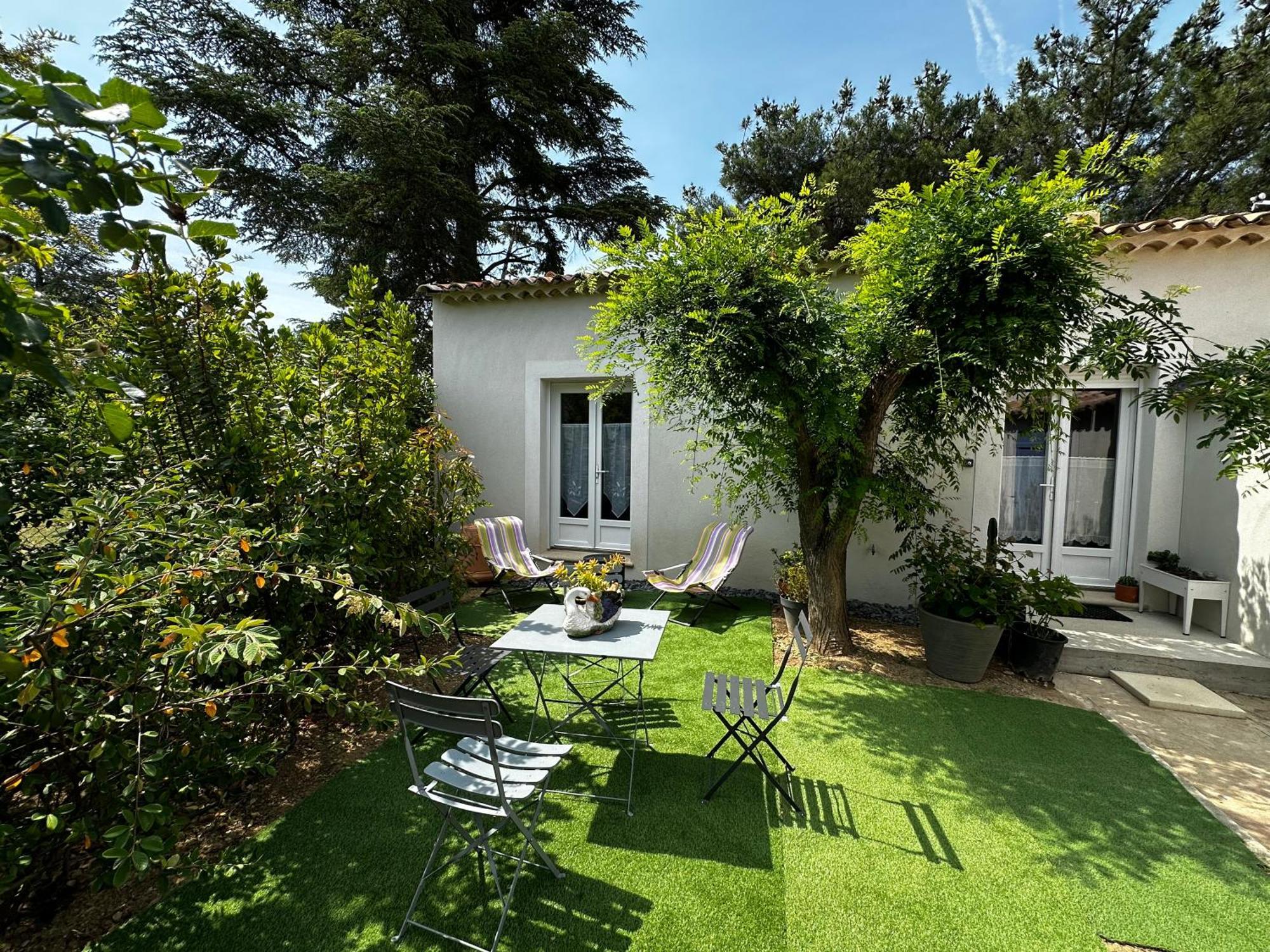 Hotel Le Refuge Des Oiseaux à Lourmarin Extérieur photo